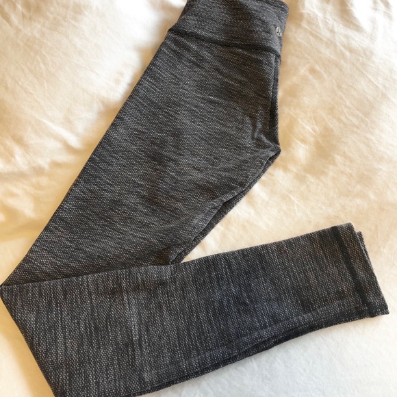 lululemon Wunder Under Luon 28” tight LR - Picture 3 of 6